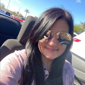 Meet your Posher, Christina